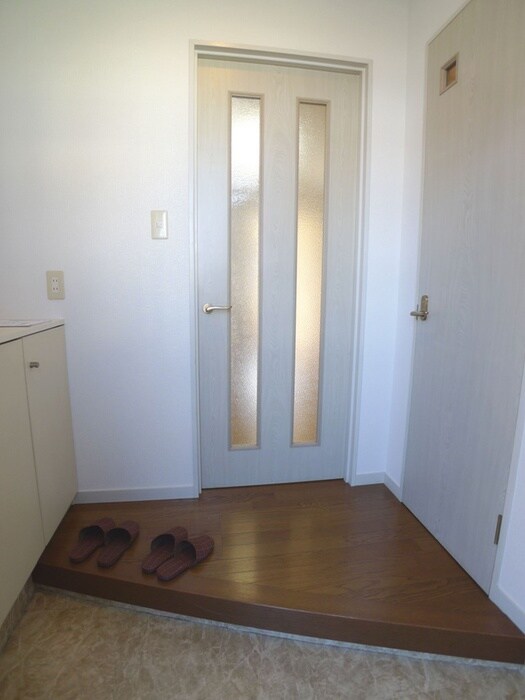 物件内観写真14　(玄関)