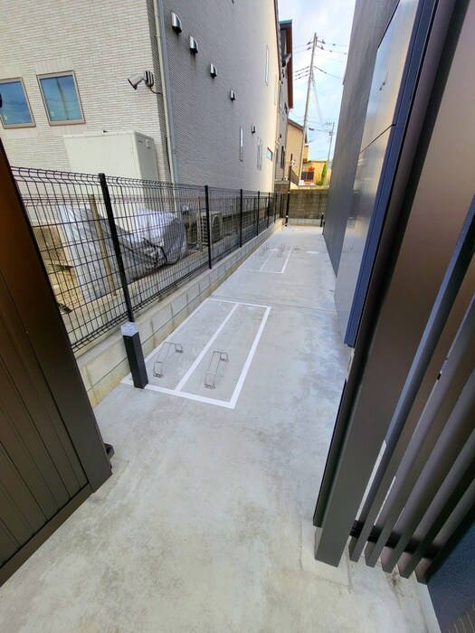 物件外観写真5　(駐輪場)