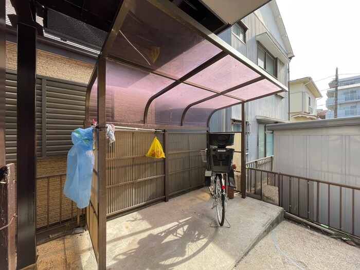 物件外観写真5　(駐輪場)