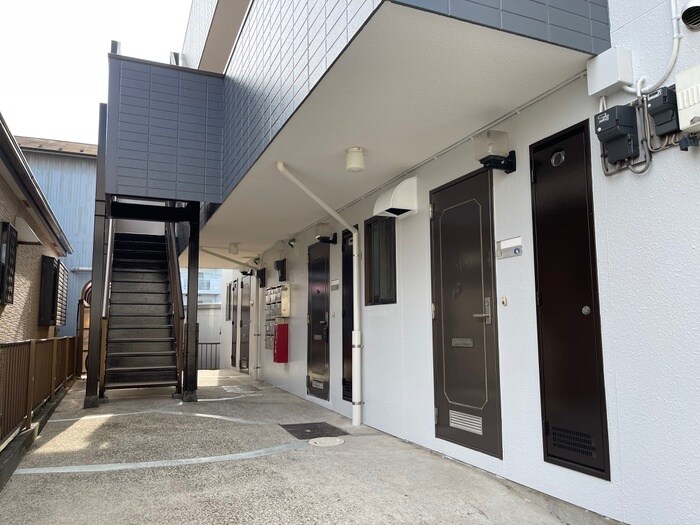 物件外観写真6　(エントランス部分)