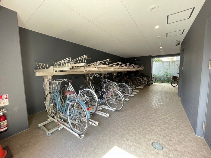 物件外観写真3　(駐輪場)