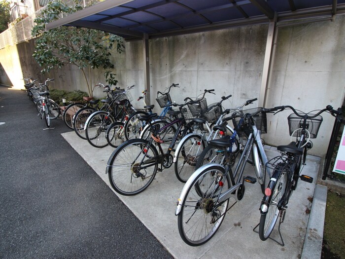 物件外観写真5　(駐輪場)