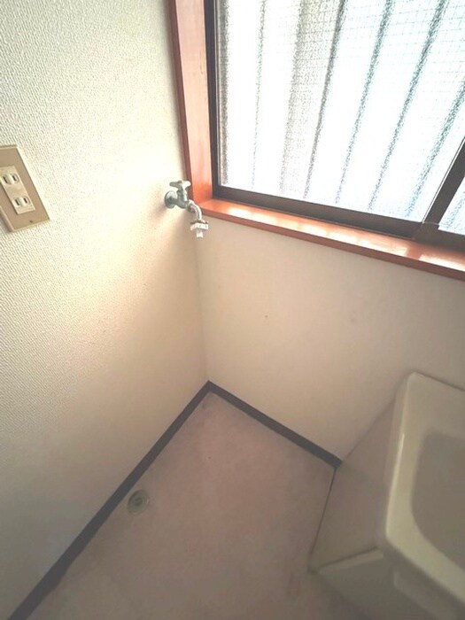 物件内観写真11　(洗濯機置場)