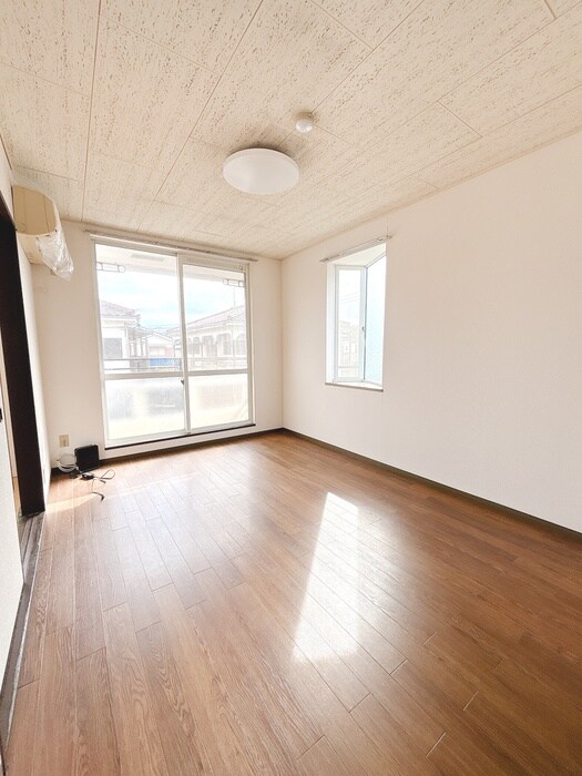 物件内観写真8　(居室)