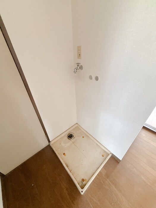 物件内観写真18　(洗濯機置場)