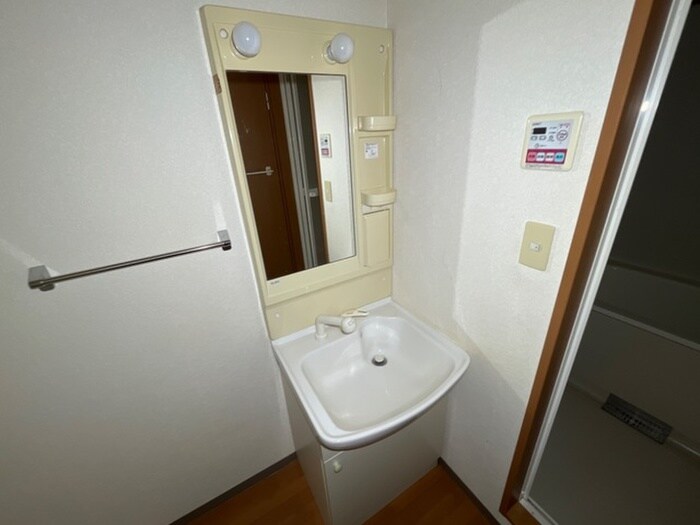 物件内観写真8　(洗面)