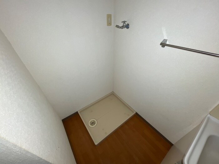 物件内観写真9　(洗濯機置場)