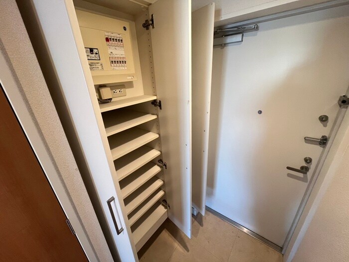 物件内観写真8　(靴箱)