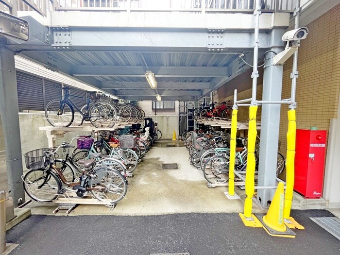 物件外観写真4　(駐輪場)