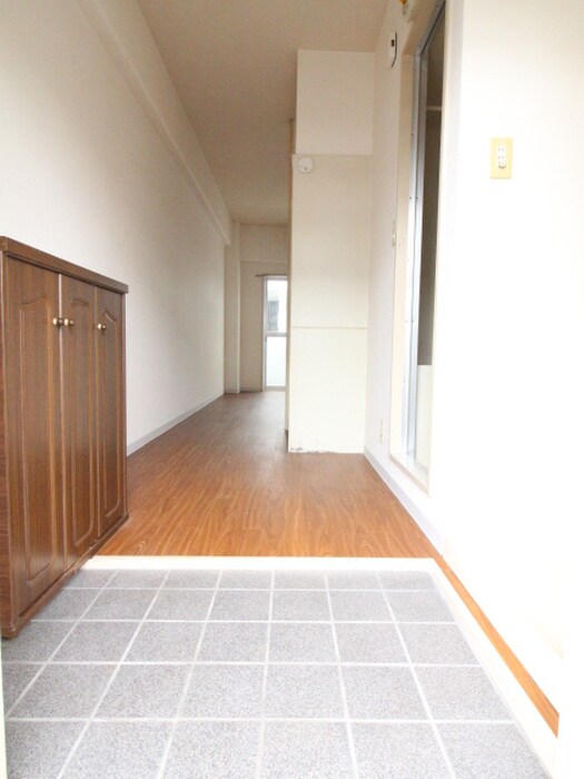 物件内観写真16　(玄関)