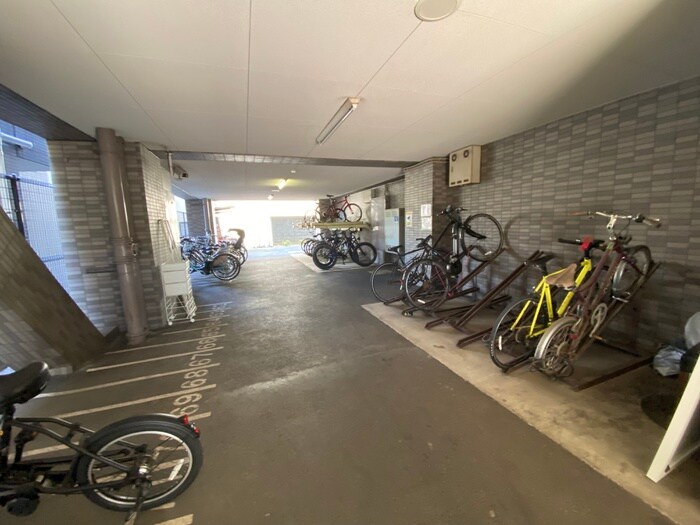 物件外観写真5　(駐輪場)