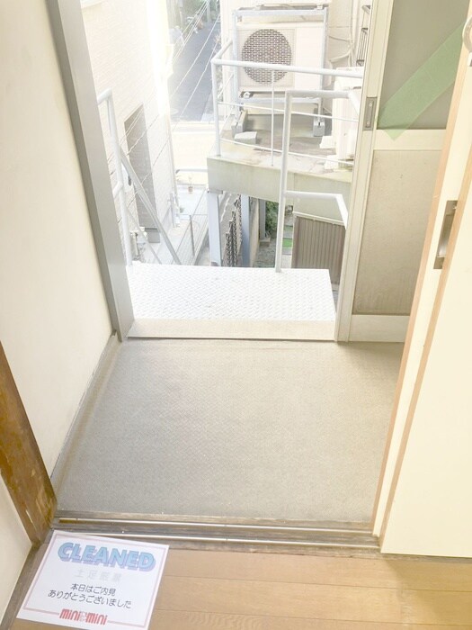 物件内観写真17　(玄関)