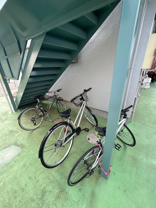 物件外観写真3　(駐輪場)