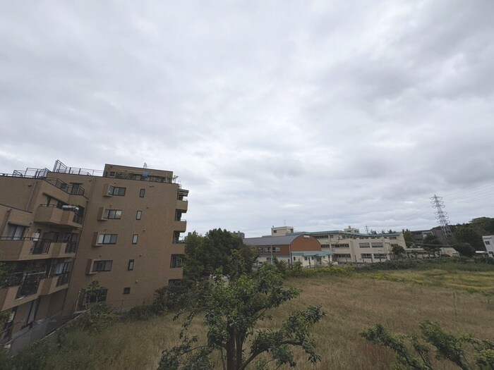 物件内観写真16　(室内からの展望)