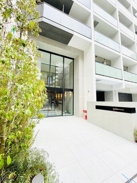 物件外観写真3　(エントランス部分)