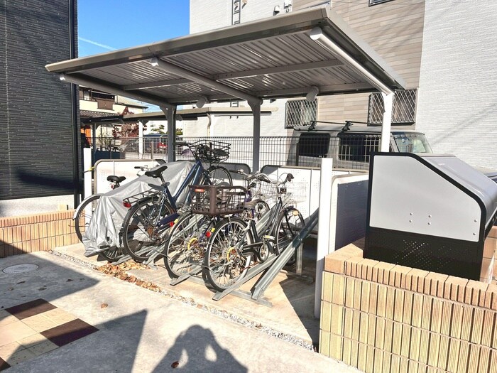 物件外観写真4　(駐輪場)