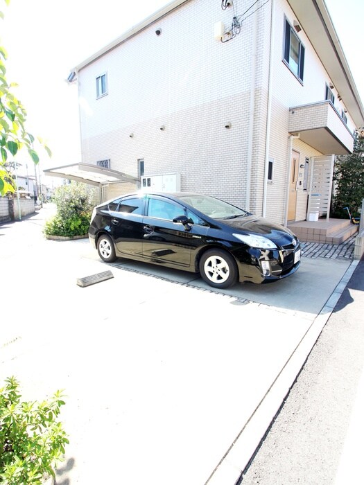 物件外観写真4　(駐車場)