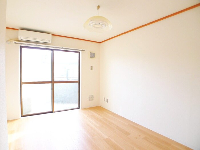 物件内観写真7　(室内からの展望)