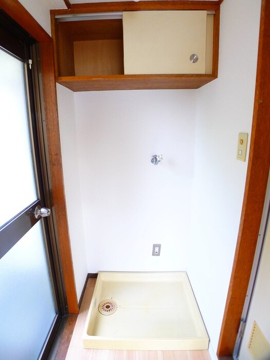 物件内観写真17　(洗濯機置場)