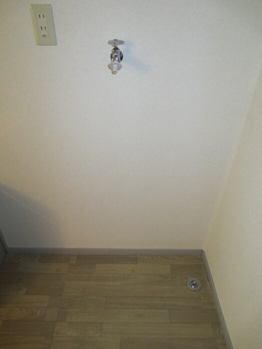 物件内観写真11　(洗濯機置場)