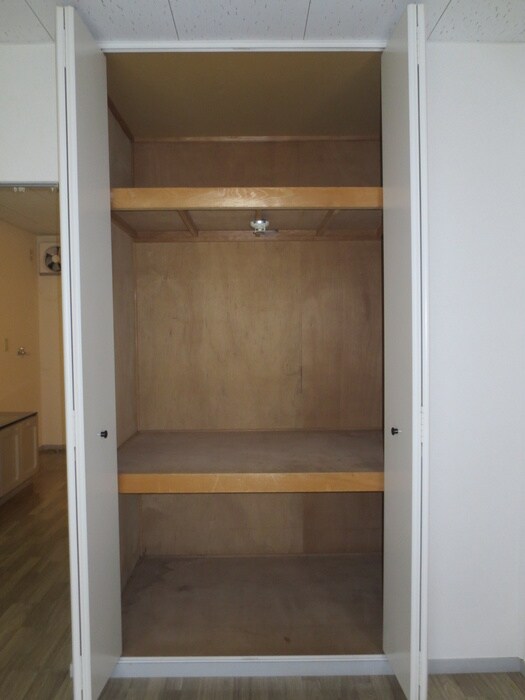 物件内観写真12　(収納)
