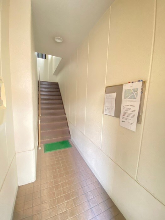 物件外観写真4　(エントランス部分)