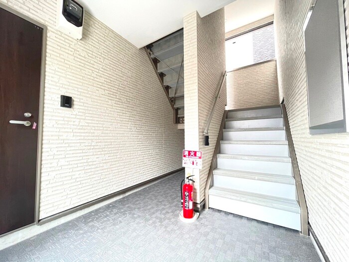 物件外観写真4　(エントランス部分)