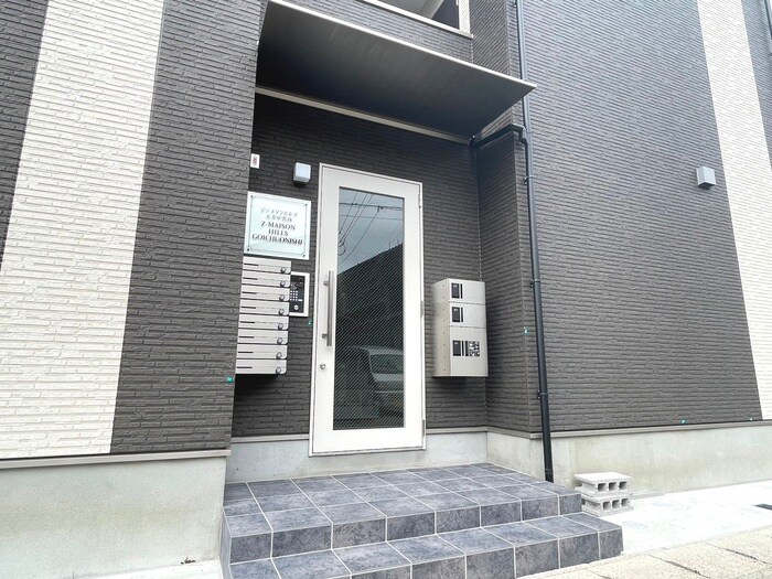 物件外観写真5　(エントランス部分)