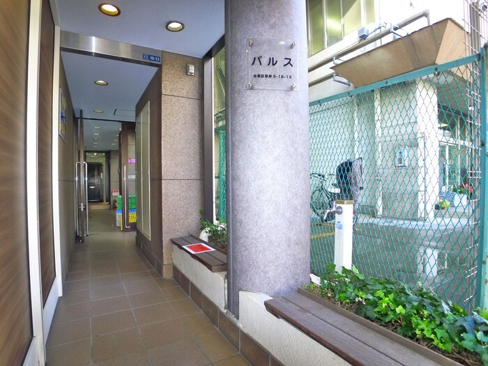 物件外観写真3　(エントランス部分)