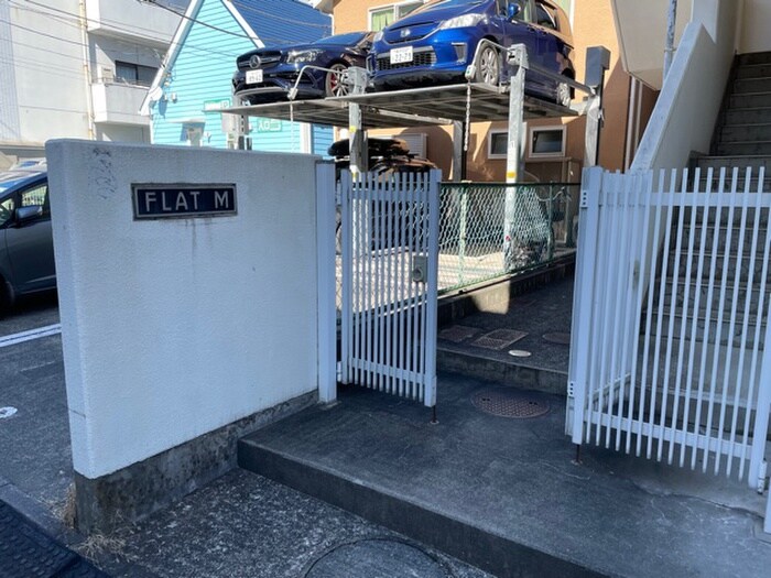 物件外観写真4　(エントランス部分)