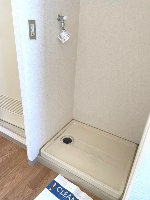 物件内観写真12　(洗濯機置場)