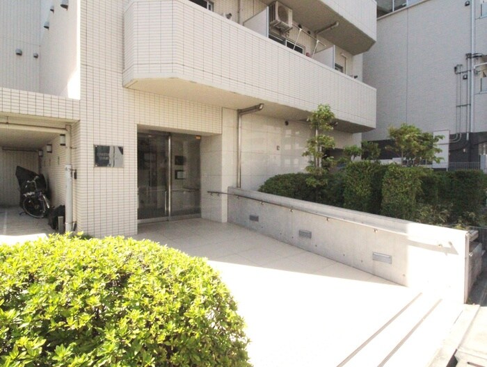 物件外観写真4　(エントランス部分)