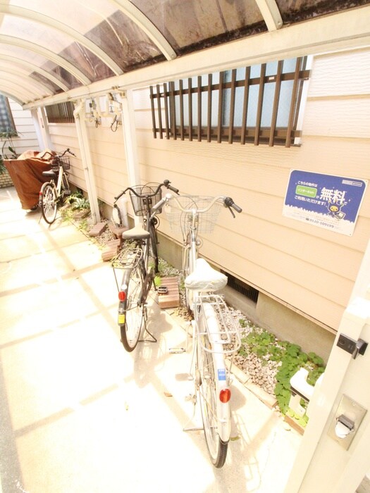 物件外観写真5　(駐輪場)