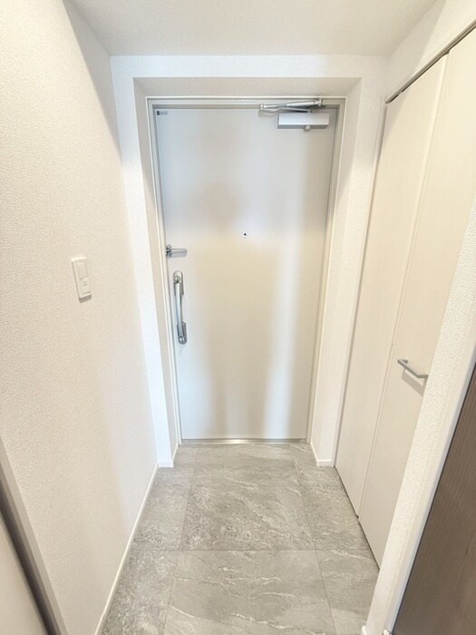 物件内観写真7　(玄関)