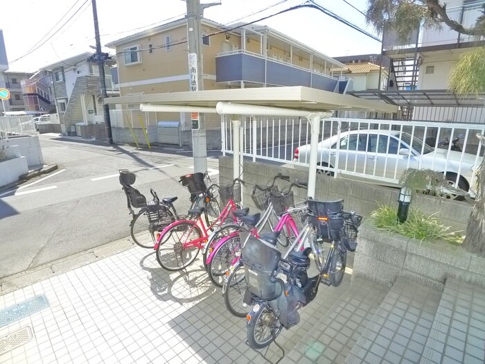 物件外観写真4　(駐輪場)