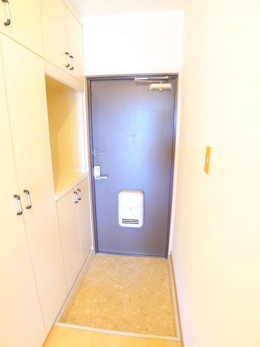 物件内観写真18　(玄関)