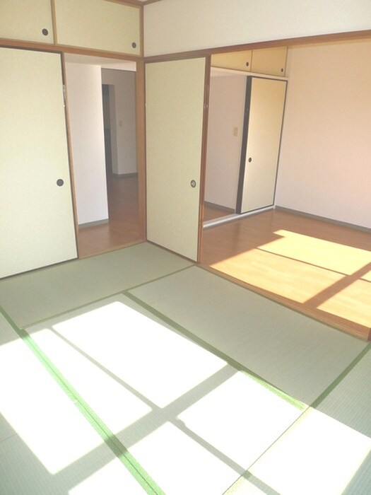 物件内観写真7　(室内からの展望)