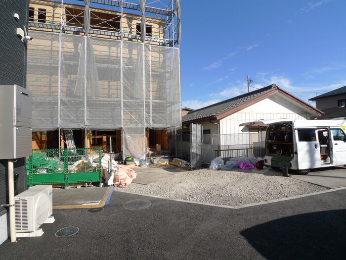 物件外観写真5　(駐車場)