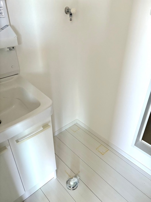 物件内観写真13　(洗濯機置場)