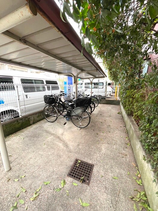 物件外観写真3　(駐輪場)