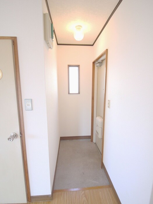 物件内観写真9　(玄関)