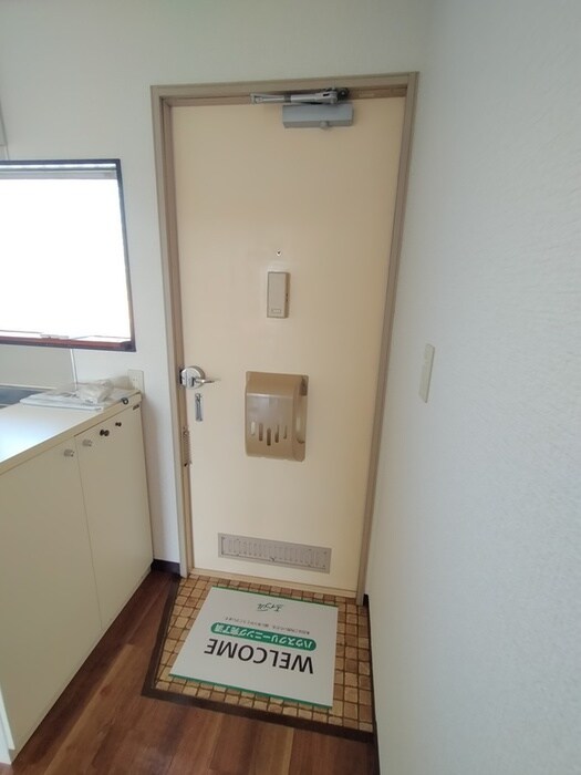 物件内観写真11　(玄関)