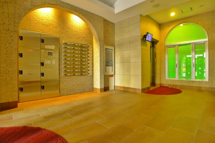 物件外観写真3　(エントランス部分)