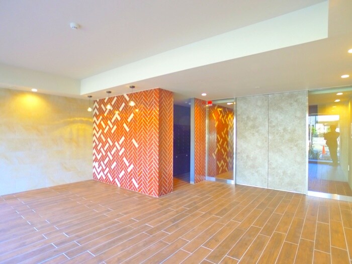 物件外観写真2　(エントランス部分)