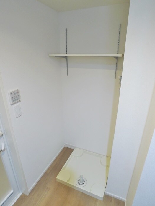 物件内観写真15　(洗濯機置場)