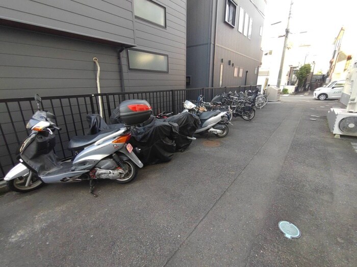 物件外観写真3　(駐輪場)