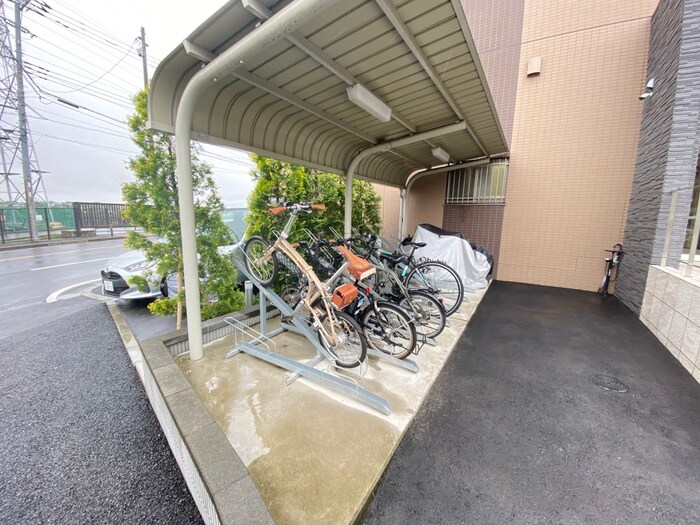 物件外観写真4　(駐輪場)