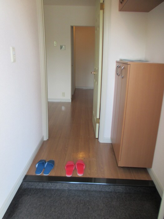 物件内観写真4　(玄関)