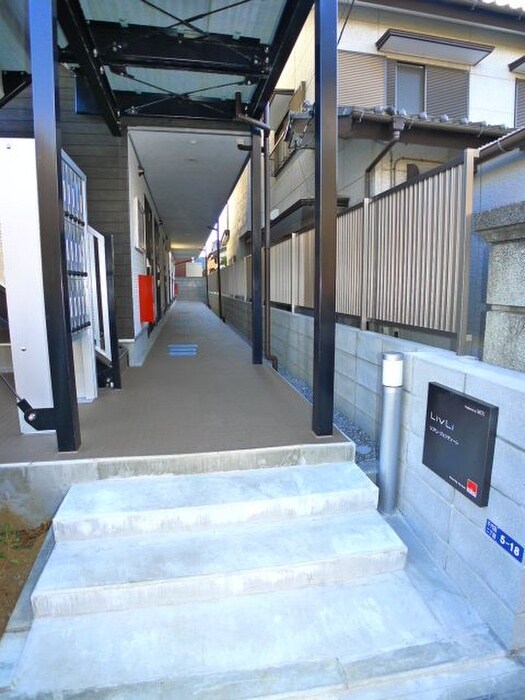 物件外観写真5　(エントランス部分)