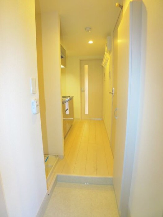 物件内観写真16　(玄関)